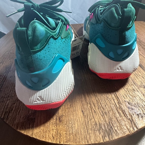 Adidas Unisex Trae Young 3 IE9301 TRAE YOUNG 3 Dark
Green/Gold - Picture 13 of 14